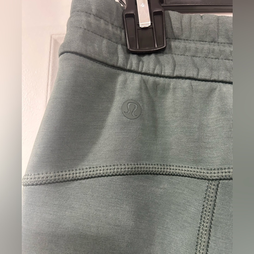 Lululemon Softstreme High-Rise Pant in Dark Forest Colorway - Picture 10 of 12